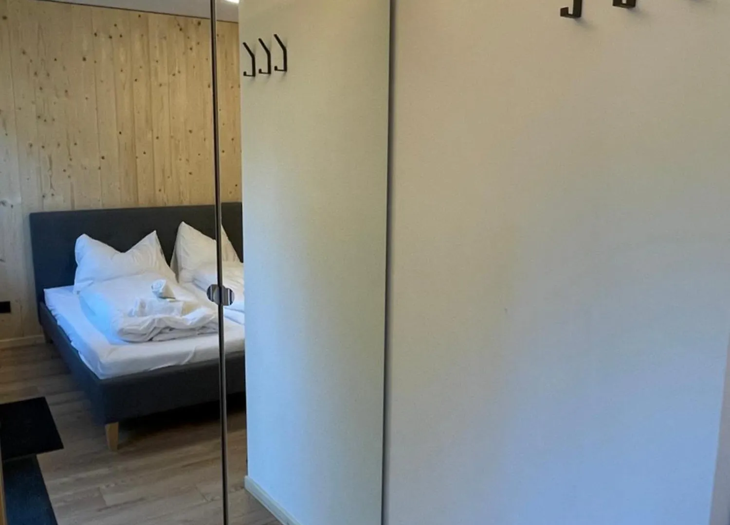 Waldblick - Neubau - Self-Check-In - Kein Verkehr - Am Wald - Parkplaetze Vor Tuer - Apartment Or Double Room Innsbruck