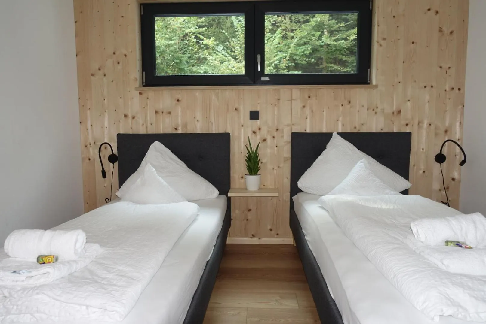 Waldblick - Neubau - Self-Check-In - Kein Verkehr - Am Wald - Parkplaetze Vor Tuer - Apartment Or Double Room Innsbruck 0*,